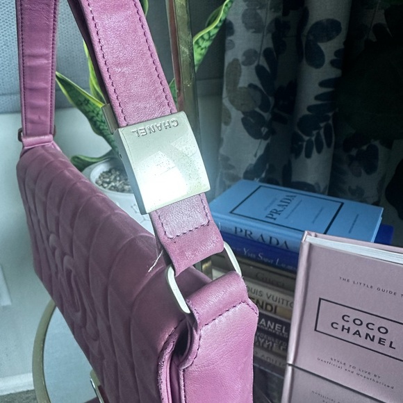 Chanel Lambskin East West Chocolate Bar - Picture 4 of 11